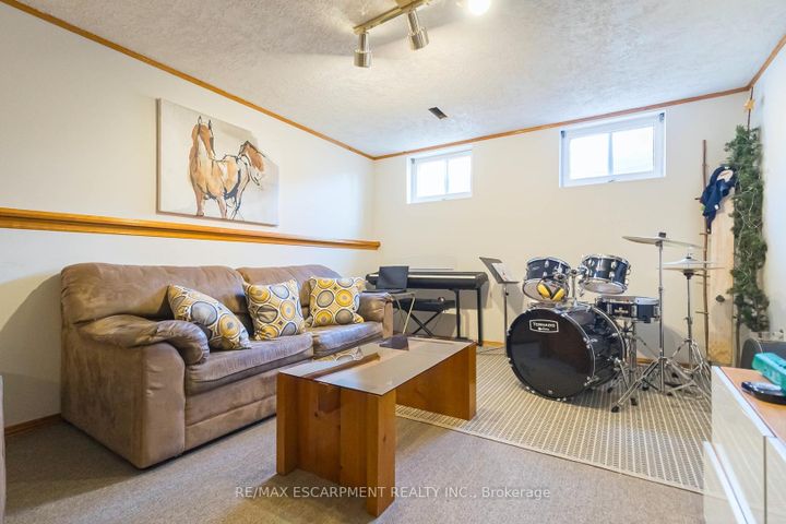 Photo 18 at 1343 JANINA Boulevard, Tyandaga, Burlington