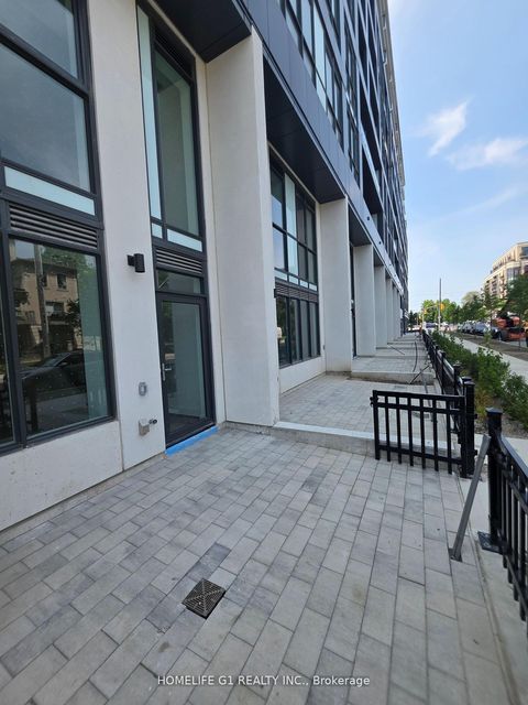 Photo 2 at 7 - 6 Greenbriar Road, Bayview Village, Toronto