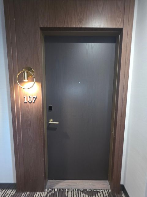 Photo 5 at 7 - 6 Greenbriar Road, Bayview Village, Toronto
