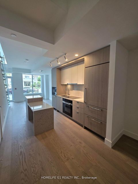 Photo 9 at 7 - 6 Greenbriar Road, Bayview Village, Toronto