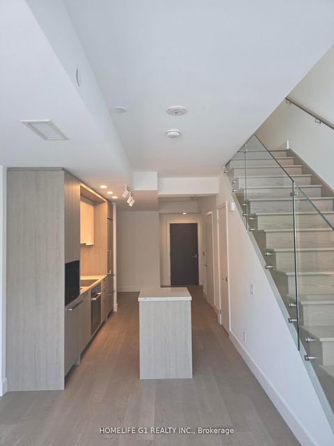 Photo 10 at 7 - 6 Greenbriar Road, Bayview Village, Toronto