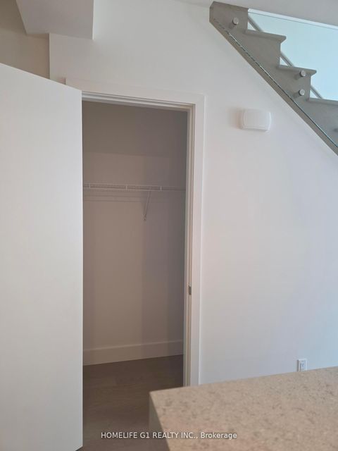 Photo 17 at 7 - 6 Greenbriar Road, Bayview Village, Toronto