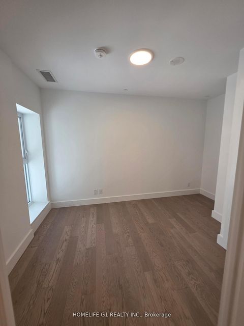Photo 18 at 7 - 6 Greenbriar Road, Bayview Village, Toronto