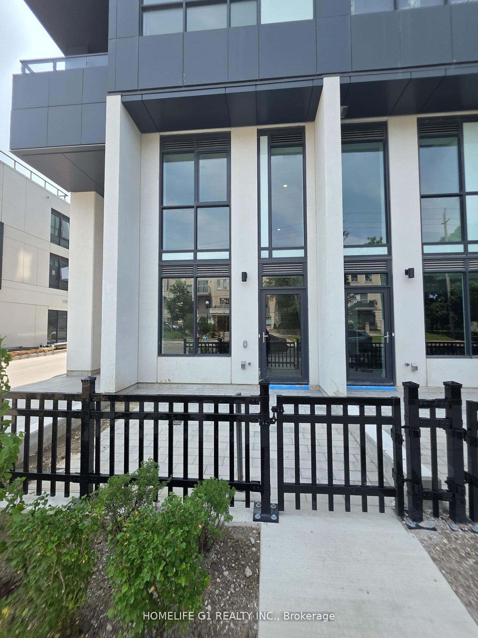 7 - 6 Greenbriar Road, Bayview Village, Toronto 