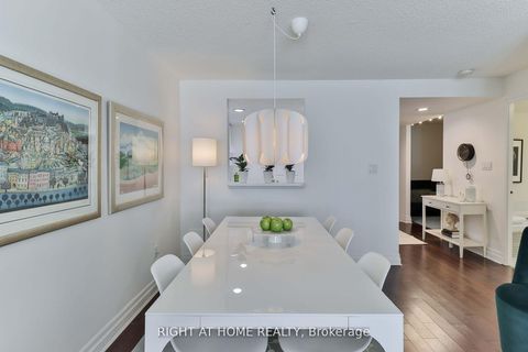 Photo 2 at 402 - 225 Davenport Road, Annex, Toronto