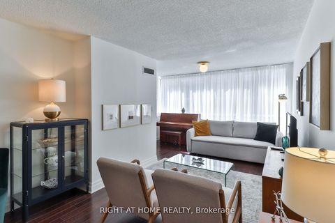 Photo 5 at 402 - 225 Davenport Road, Annex, Toronto