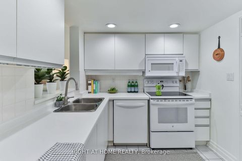 Photo 11 at 402 - 225 Davenport Road, Annex, Toronto