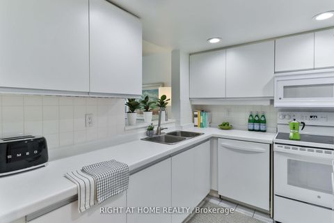 Photo 13 at 402 - 225 Davenport Road, Annex, Toronto