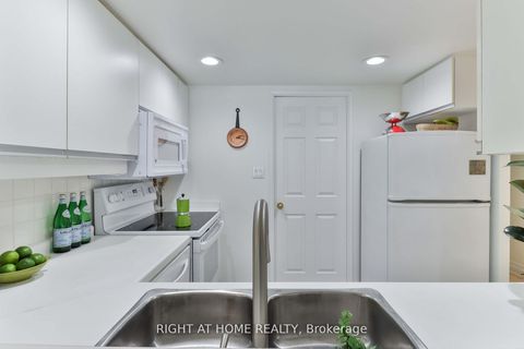 Photo 14 at 402 - 225 Davenport Road, Annex, Toronto
