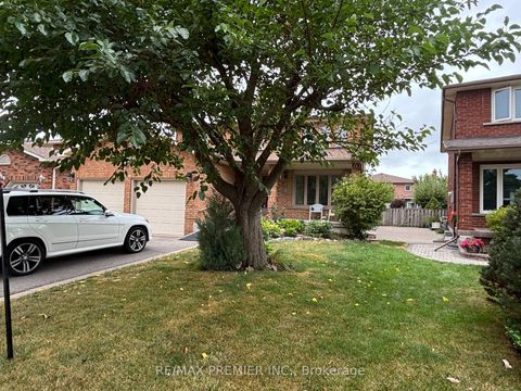 Photo 1 at 160 Fiori Drive, East Woodbridge, Vaughan