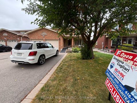 Photo 4 at 160 Fiori Drive, East Woodbridge, Vaughan