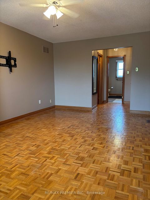 Photo 7 at 160 Fiori Drive, East Woodbridge, Vaughan