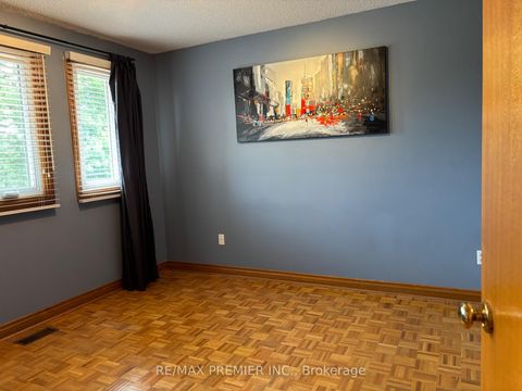 Photo 10 at 160 Fiori Drive, East Woodbridge, Vaughan