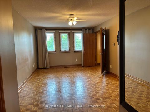 Photo 11 at 160 Fiori Drive, East Woodbridge, Vaughan