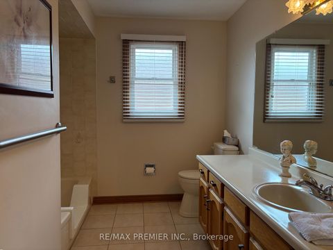 Photo 14 at 160 Fiori Drive, East Woodbridge, Vaughan