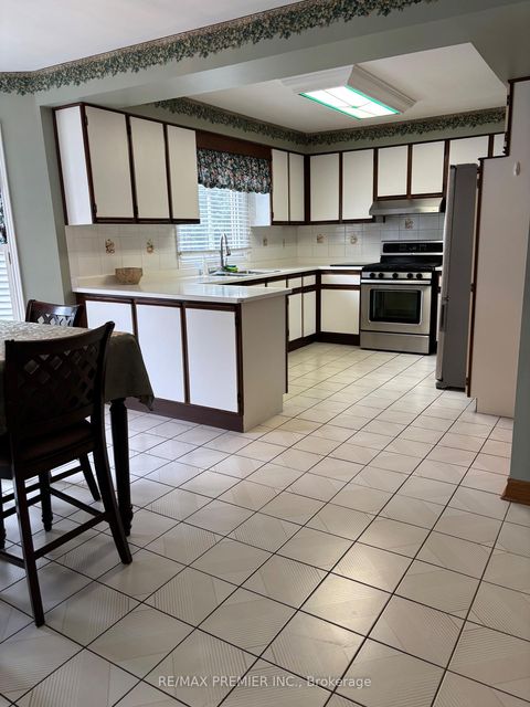 Photo 20 at 160 Fiori Drive, East Woodbridge, Vaughan
