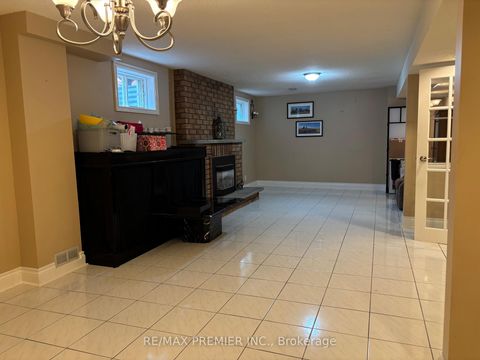 Photo 21 at 160 Fiori Drive, East Woodbridge, Vaughan