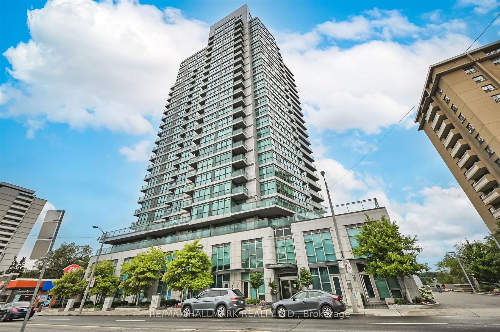 302 - 1048 Broadview Avenue, Broadview North, Toronto by Loree Meneguzzi Real Estate 302 - 1048 Broadview Avenue, Broadview North, Toronto