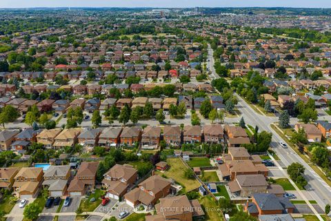 Photo 37 at 138 Largo Crescent, Maple, Vaughan