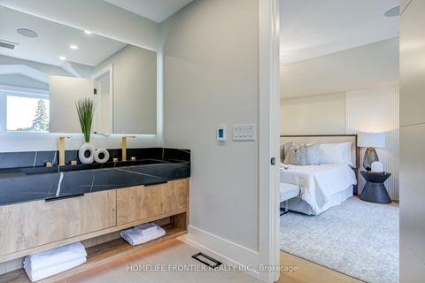 Photo 14 at 594 Broadway Avenue, Leaside, Toronto