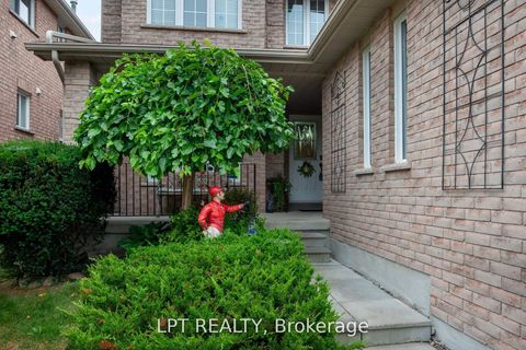 Photo 2 at 25 Dunnett Drive, Ardagh, Barrie