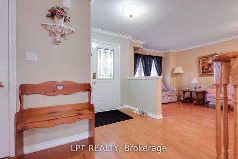 Photo 4 at 25 Dunnett Drive, Ardagh, Barrie