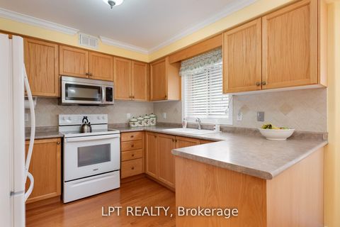 Photo 12 at 25 Dunnett Drive, Ardagh, Barrie