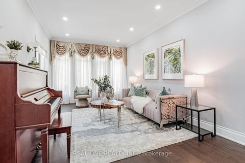 Photo 6 at 72 Cassandra Crescent, Bayview Hill, Richmond Hill