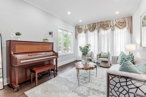 Photo 7 at 72 Cassandra Crescent, Bayview Hill, Richmond Hill