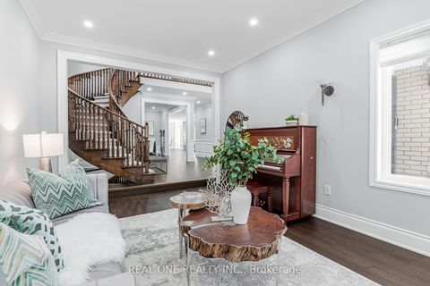 Photo 9 at 72 Cassandra Crescent, Bayview Hill, Richmond Hill