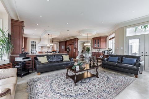 Photo 17 at 776 Woodland Acres Crescent, Rural Vaughan, Vaughan