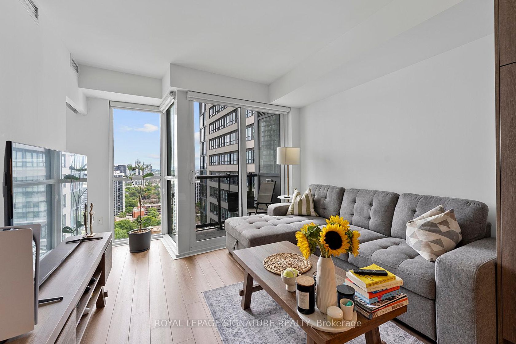 2501 - 77 Mutual Street, Yonge Corridor, Toronto by Loree Meneguzzi Real Estate 2501 - 77 Mutual Street, Yonge Corridor, Toronto