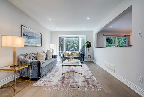 Photo 1 at 18 Kilbarry Court, South Richvale, Richmond Hill
