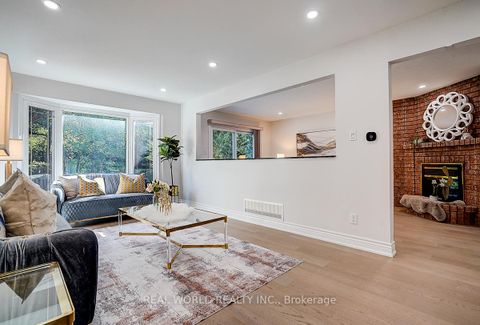 Photo 2 at 18 Kilbarry Court, South Richvale, Richmond Hill