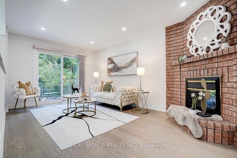 Photo 3 at 18 Kilbarry Court, South Richvale, Richmond Hill