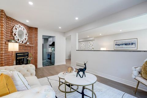 Photo 5 at 18 Kilbarry Court, South Richvale, Richmond Hill
