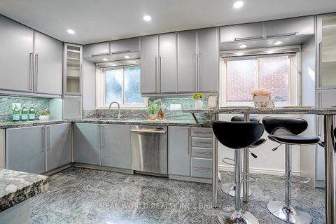 Photo 7 at 18 Kilbarry Court, South Richvale, Richmond Hill