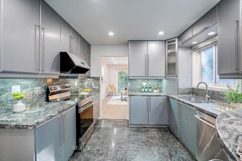 Photo 8 at 18 Kilbarry Court, South Richvale, Richmond Hill