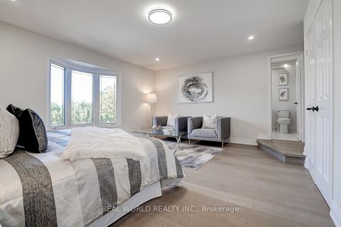Photo 10 at 18 Kilbarry Court, South Richvale, Richmond Hill