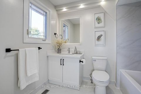 Photo 11 at 18 Kilbarry Court, South Richvale, Richmond Hill