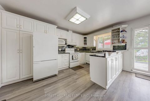 Photo 11 at 89 Portage Avenue, Pelmo Park W4, Toronto