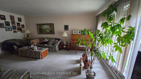 Photo 4 at 23 Canton Avenue, CFB, Toronto