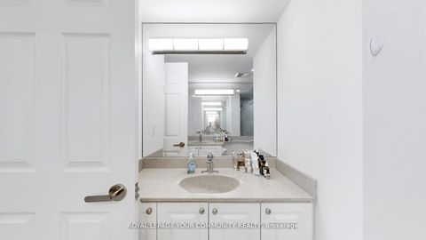 Photo 28 at 1609 - 909 Bay Street, Bay Street Corridor, Toronto