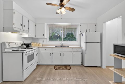 Photo 13 at 856 Magnolia Avenue, Leslie Valley, Newmarket