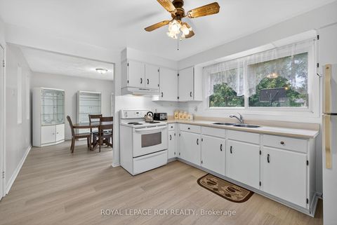 Photo 14 at 856 Magnolia Avenue, Leslie Valley, Newmarket