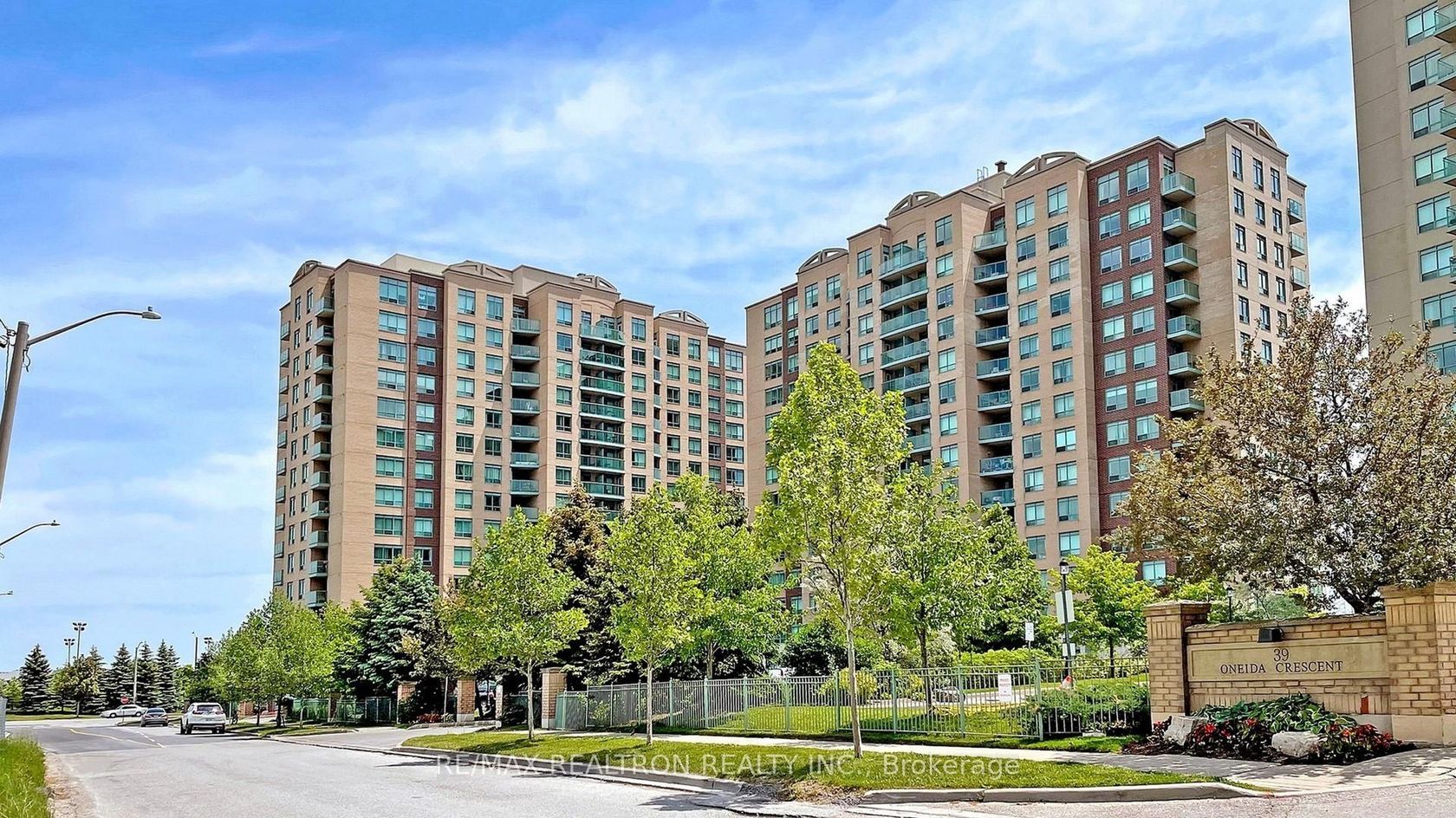 801 - 11 Oneida Crescent, Langstaff, Richmond Hill 