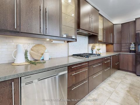 Photo 14 at 27 Chipmunk Trail, Vellore Village, Vaughan