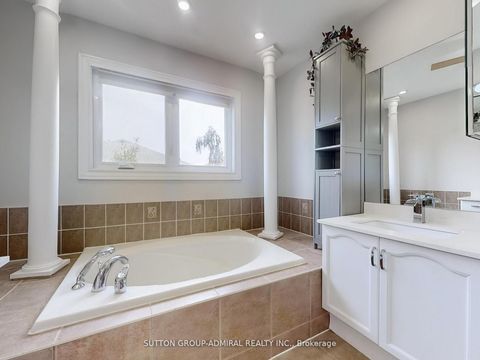 Photo 24 at 27 Chipmunk Trail, Vellore Village, Vaughan