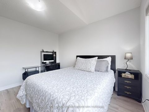 Photo 26 at 27 Chipmunk Trail, Vellore Village, Vaughan