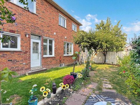 Photo 41 at 27 Chipmunk Trail, Vellore Village, Vaughan